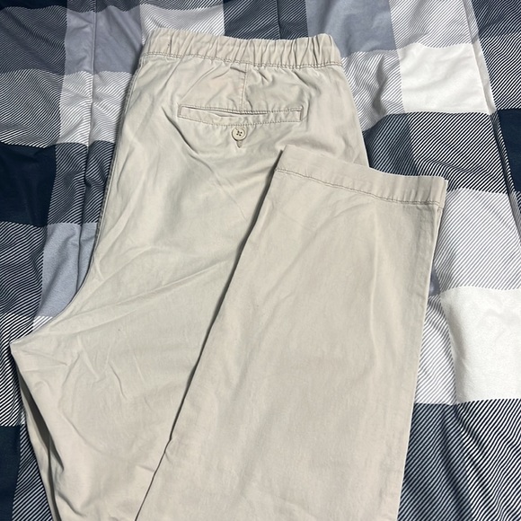 Large old navy draw string khaki pants. Worn once - Picture 3 of 4